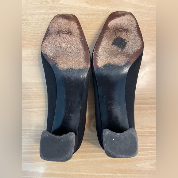 Stuart Weitzman women’s black fabric heels with leather soles size 6 1/2 B - Picture 8 of 10